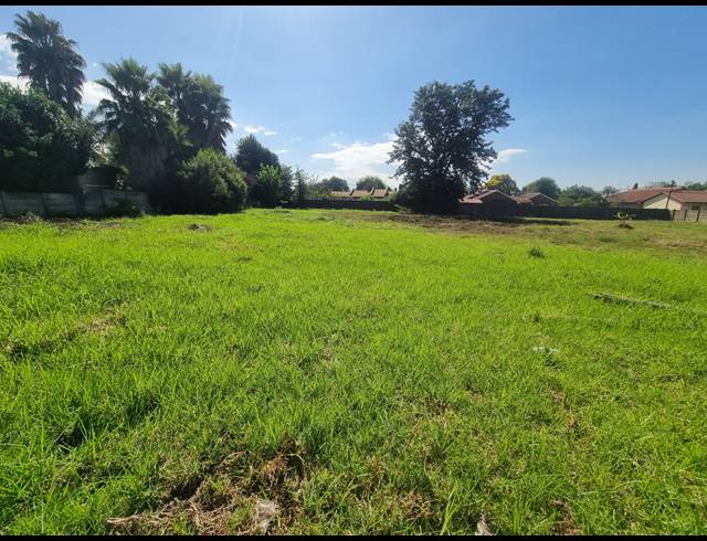 1,060M² VACANT LAND FOR SALE IN FALCON RIDGE